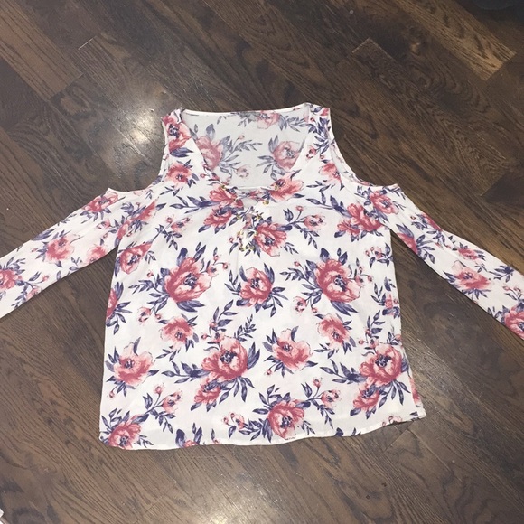 Charlotte Russe Off Shoulder Shirt - Picture 7 of 7